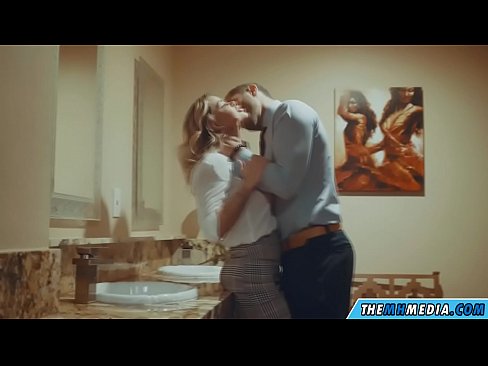 ❤️ ໃນເວລາທີ່ຜິວເນື້ອສີຂາວ busty seduces ທ່ານຢູ່ໃນຫ້ອງນ້ໍາສາທາລະນະ ️❌ ເພດ ຢູ່ພວກເຮົາ